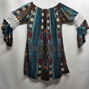 Win Win Pinwheel Sleeve Tunic S–M | Lace Trim Boho Top 97/3 Poly Spandex